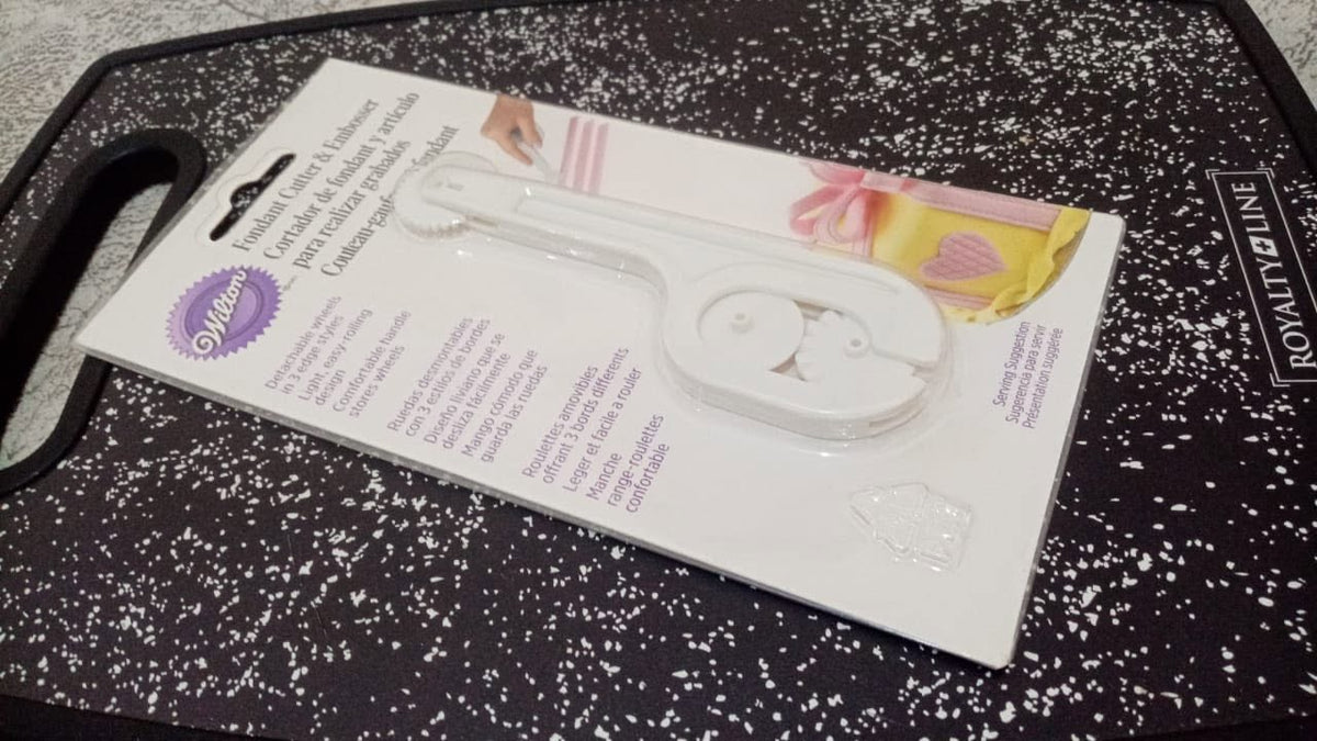 Wilton decora cutter embosser fondant tool