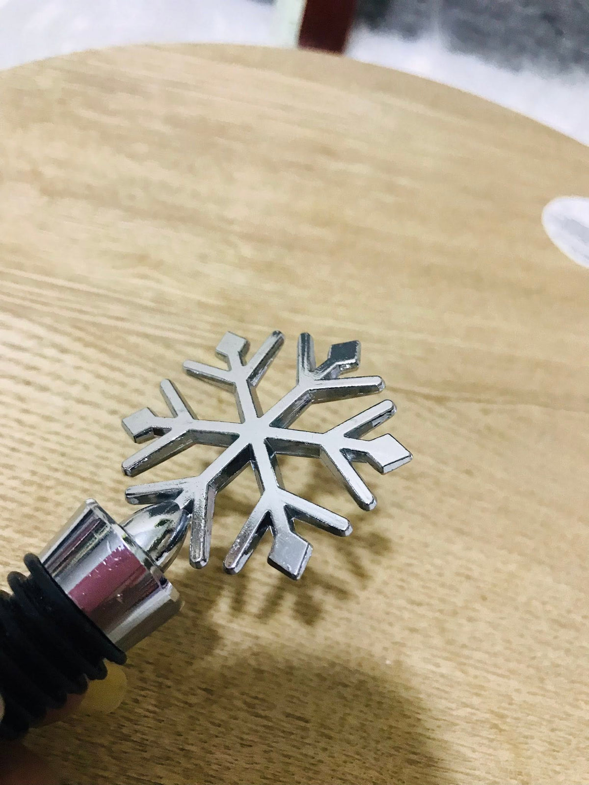 Elegant Snowflake Bottle Stopper & Saver